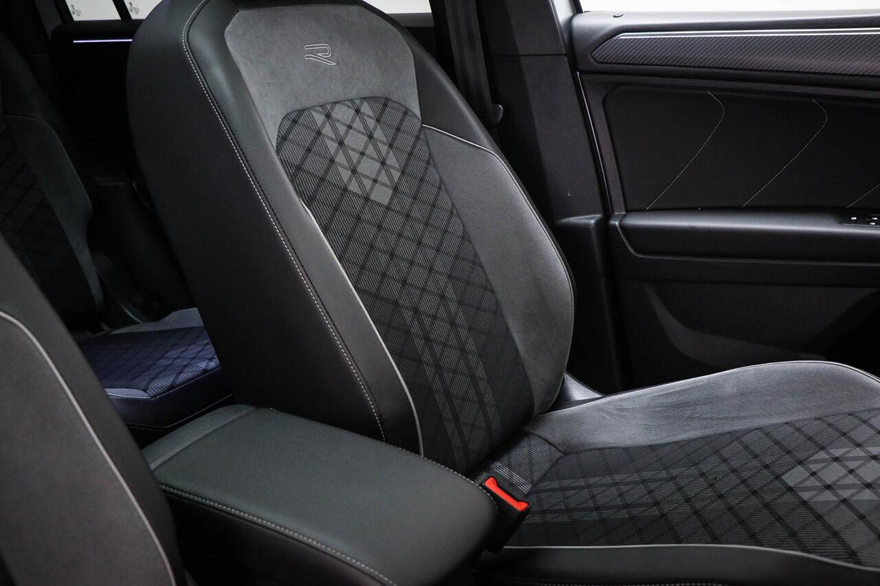 Volkswagen TIGUAN Allspace 1.5 TSI R-Line Business+ 7p. | PANORAMADAK | MATRIX LED | HEAD UP | STUURVERWARMING | CAMERA