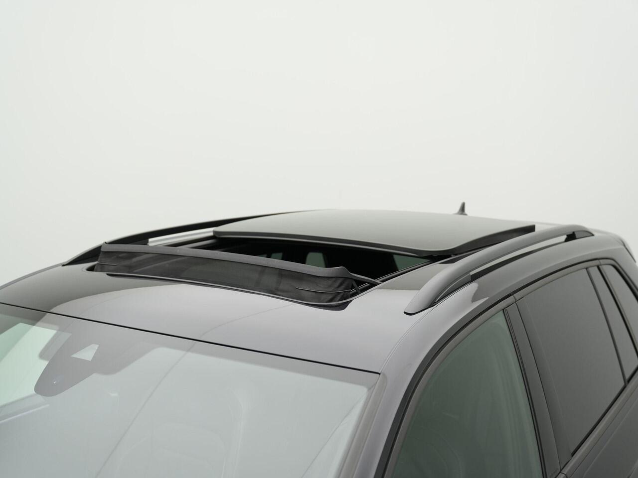 Volkswagen TIGUAN 1.4 TSI eHybrid 245 pk DSG R-Line | Panoramadak | Trekhaak | Navigatie Discover Pro | Leder | Geheugenstoelen | Adaptief onderstel | 360 camera | IQ Light