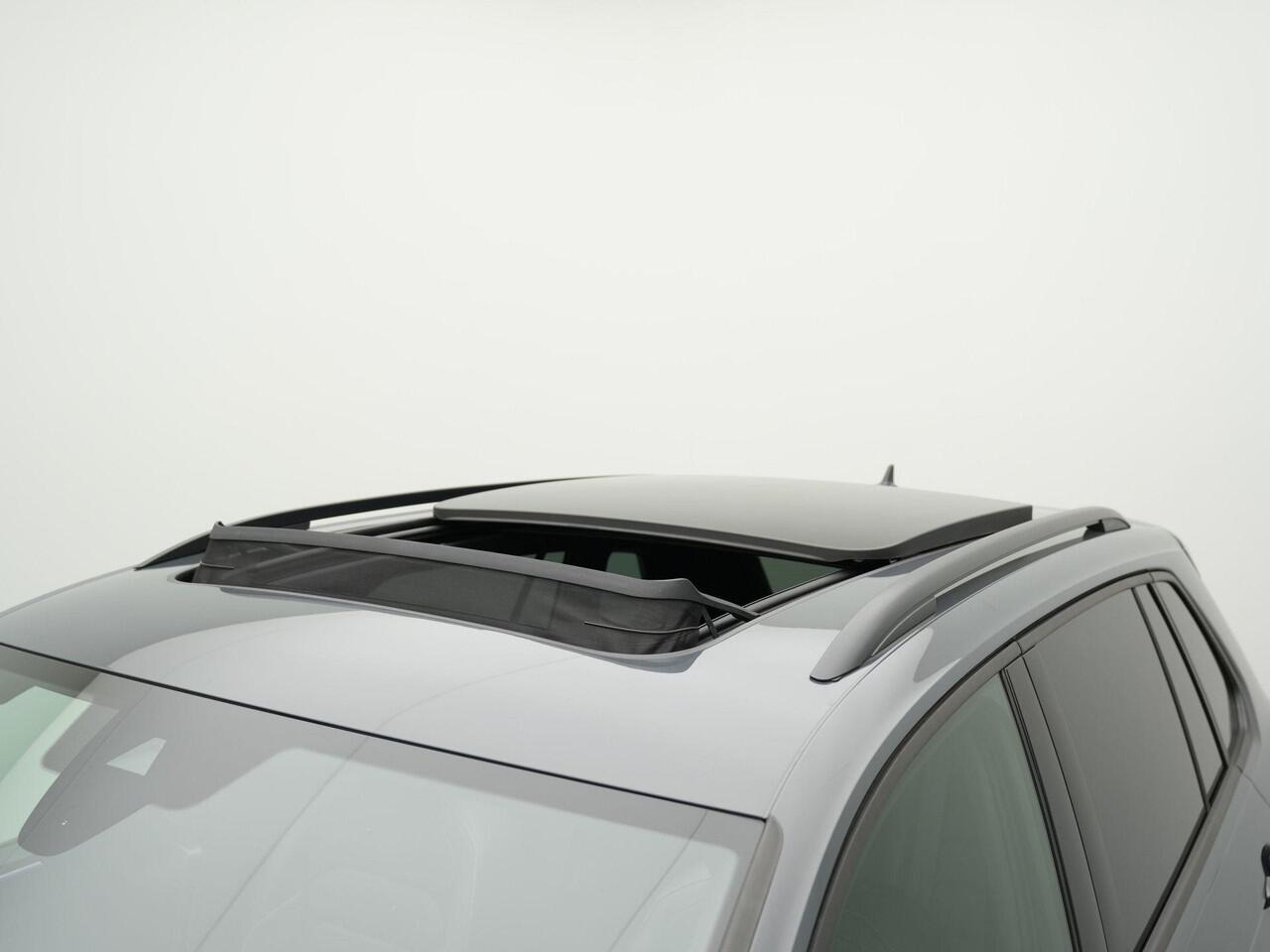 Volkswagen TIGUAN 2.0 TDI 200 pk DSG 4Motion R-Line | Panoramadak | Trekhaak | Navigatie Discover Pro | Leder | Geheugenstoelen | Harman/Kardon | 360 camera | IQ Light