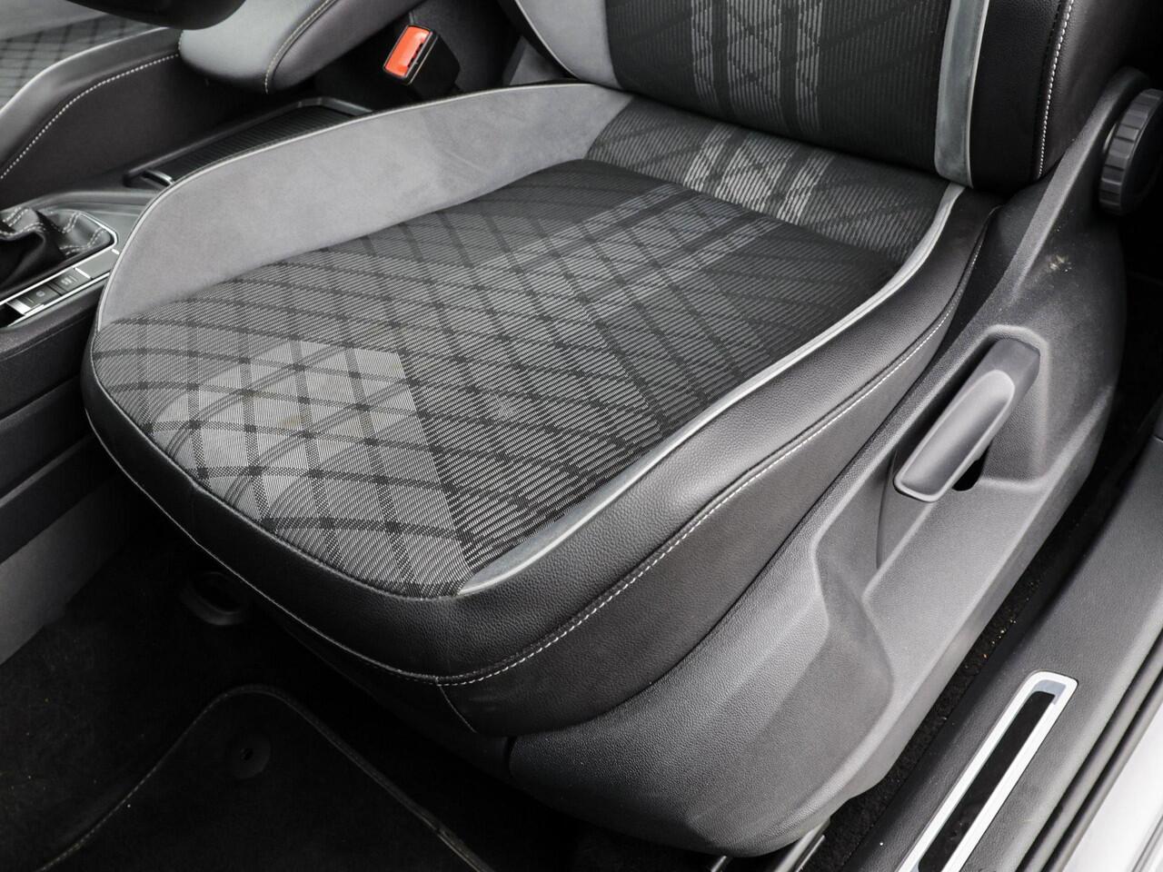 Volkswagen TIGUAN 1.5 TSI 150pk DSG R-Line · Apple/Android Car Play · Navigatie · P-Sensoren · Elek. Trekhaak · 19'' Inch ·