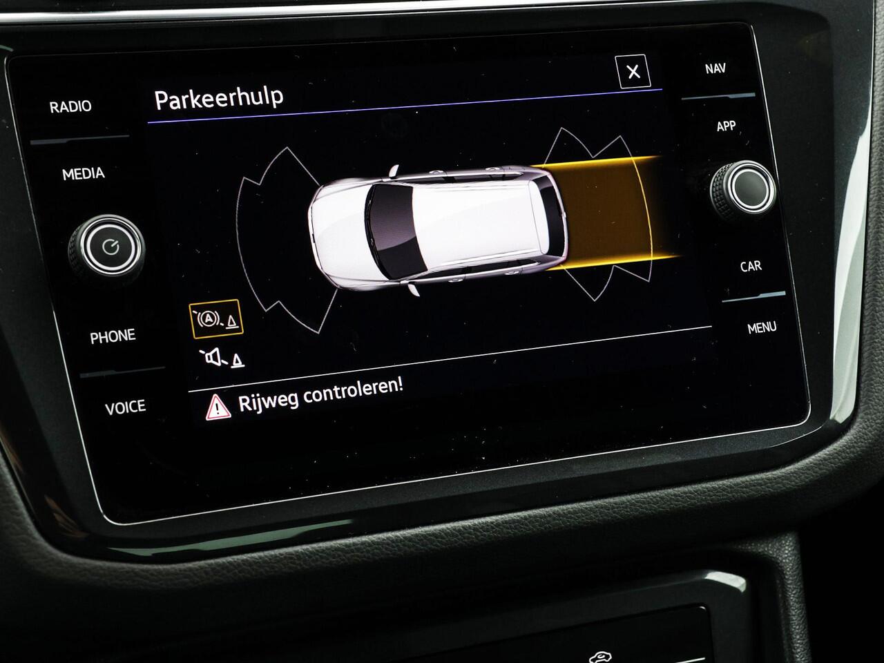 Volkswagen TIGUAN 1.5 TSI 150pk DSG R-Line · Apple/Android Car Play · Navigatie · P-Sensoren · Elek. Trekhaak · 19'' Inch ·