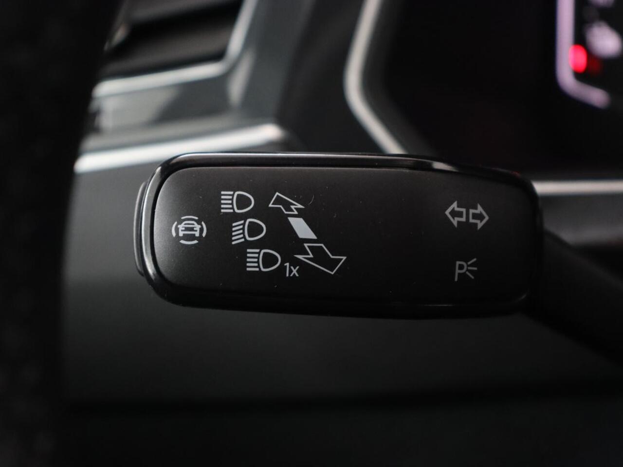 Volkswagen TIGUAN 1.4 TSI eHybrid R Line | Panoramadak | Head-Up | Trekhaak | Stoelverwarming | Camera | Park Assist | Carplay | Matrix LED | Navigatie | Stuurverwarming | PHEV | Plug In