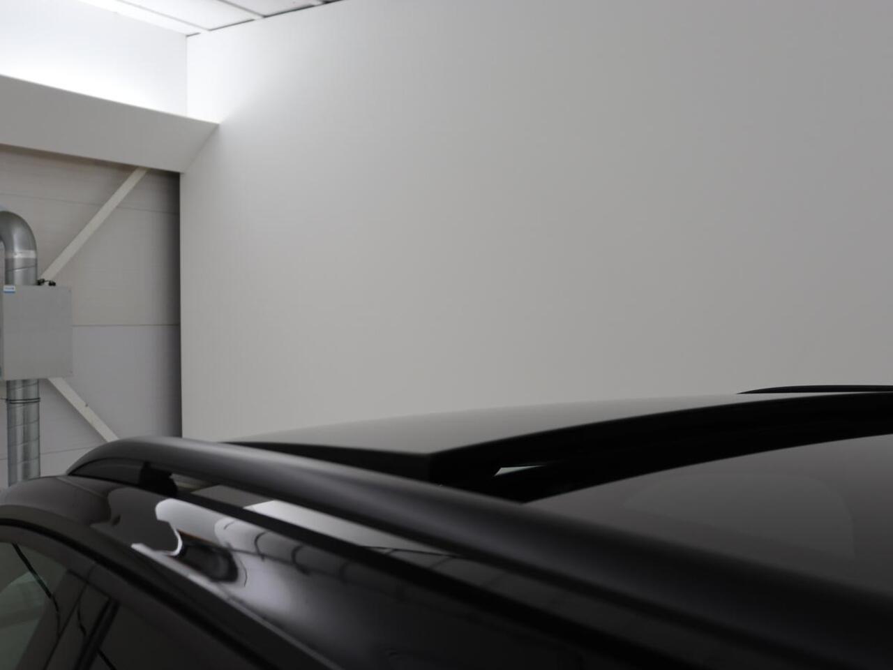 Volkswagen TIGUAN 1.4 TSI eHybrid R Line | Panoramadak | Head-Up | Trekhaak | Stoelverwarming | Camera | Park Assist | Carplay | Matrix LED | Navigatie | Stuurverwarming | PHEV | Plug In