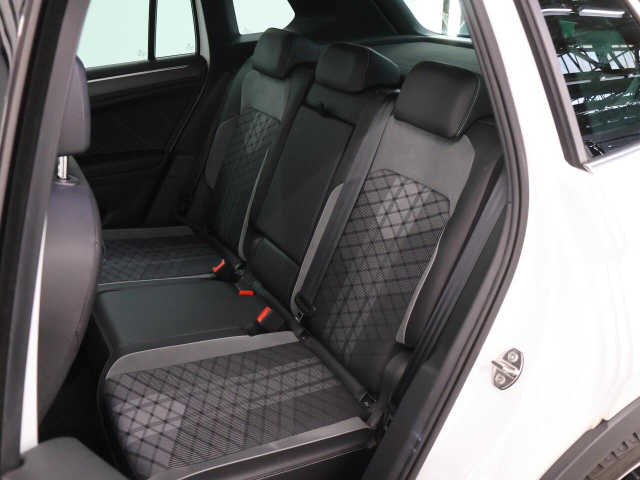 Volkswagen TIGUAN 1.5 TSI R-Line Business+ | Trekhaak | Panoramadak | Camera 360° | Matrix Led | Keyless Entry/Go | Apple Carplay/Android Auto |