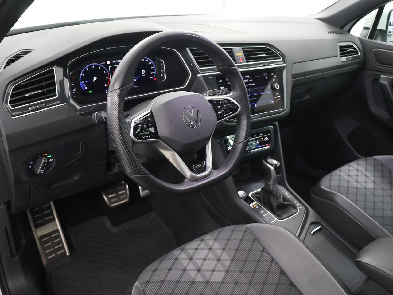 Volkswagen TIGUAN 1.5 TSI R-Line Business+ | Trekhaak | Panoramadak | Camera 360° | Matrix Led | Keyless Entry/Go | Apple Carplay/Android Auto |