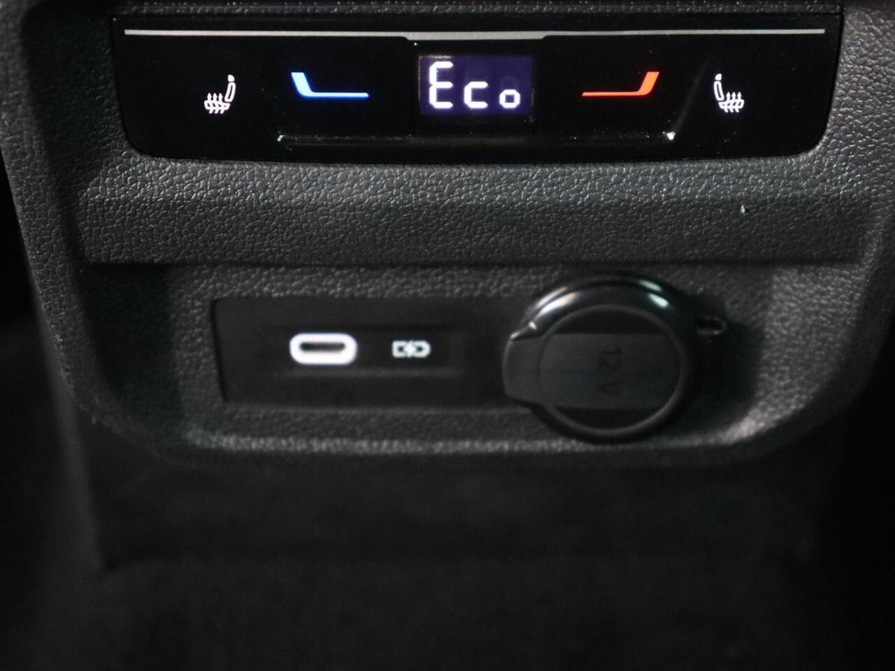 Volkswagen TIGUAN 1.4 TSI eHybrid R Line | Panoramadak | Leder | Stoelverwarming | Trekhaak | 360 Camera | Adaptive cruise | Carplay | Matrix LED | Navigatie | Achterbankverwarming | PHEV | Plug In