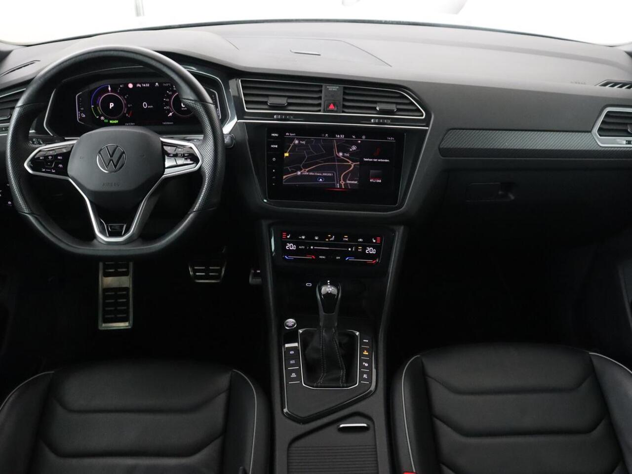 Volkswagen TIGUAN 1.4 TSI eHybrid R Line | Panoramadak | Leder | Stoelverwarming | Trekhaak | 360 Camera | Adaptive cruise | Carplay | Matrix LED | Navigatie | Achterbankverwarming | PHEV | Plug In