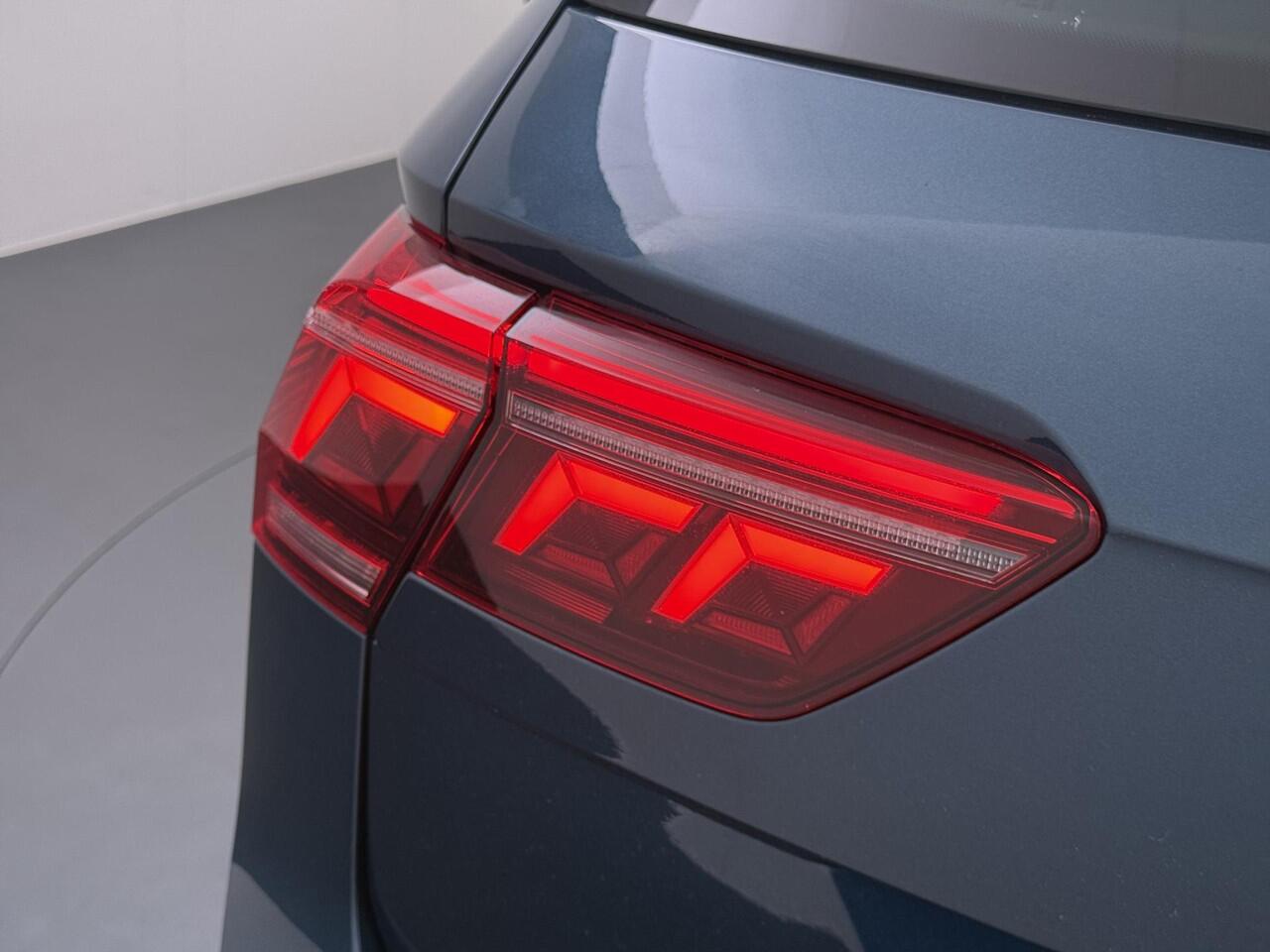 Volkswagen TIGUAN 1.4 TSI eHybrid PHEV VAN ¤33.900,- NU VOOR SLECHTS ¤30.877,- Uw LENTEVOORDEEL ¤3.023,- |SUPER COMPLEET| SCHUIF/ KANTELDAK| DODE HOEK| ELEK. ACHTERKLEP| DIG. DASH | CAMERA| RIJKLAAR GELEVERD INCL. 12 MND BOVAG GARANTIE