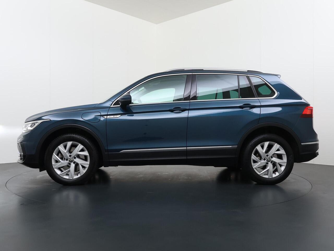 Volkswagen TIGUAN 1.4 TSI eHybrid PHEV VAN ¤33.900,- NU VOOR SLECHTS ¤30.877,- Uw LENTEVOORDEEL ¤3.023,- |SUPER COMPLEET| SCHUIF/ KANTELDAK| DODE HOEK| ELEK. ACHTERKLEP| DIG. DASH | CAMERA| RIJKLAAR GELEVERD INCL. 12 MND BOVAG GARANTIE
