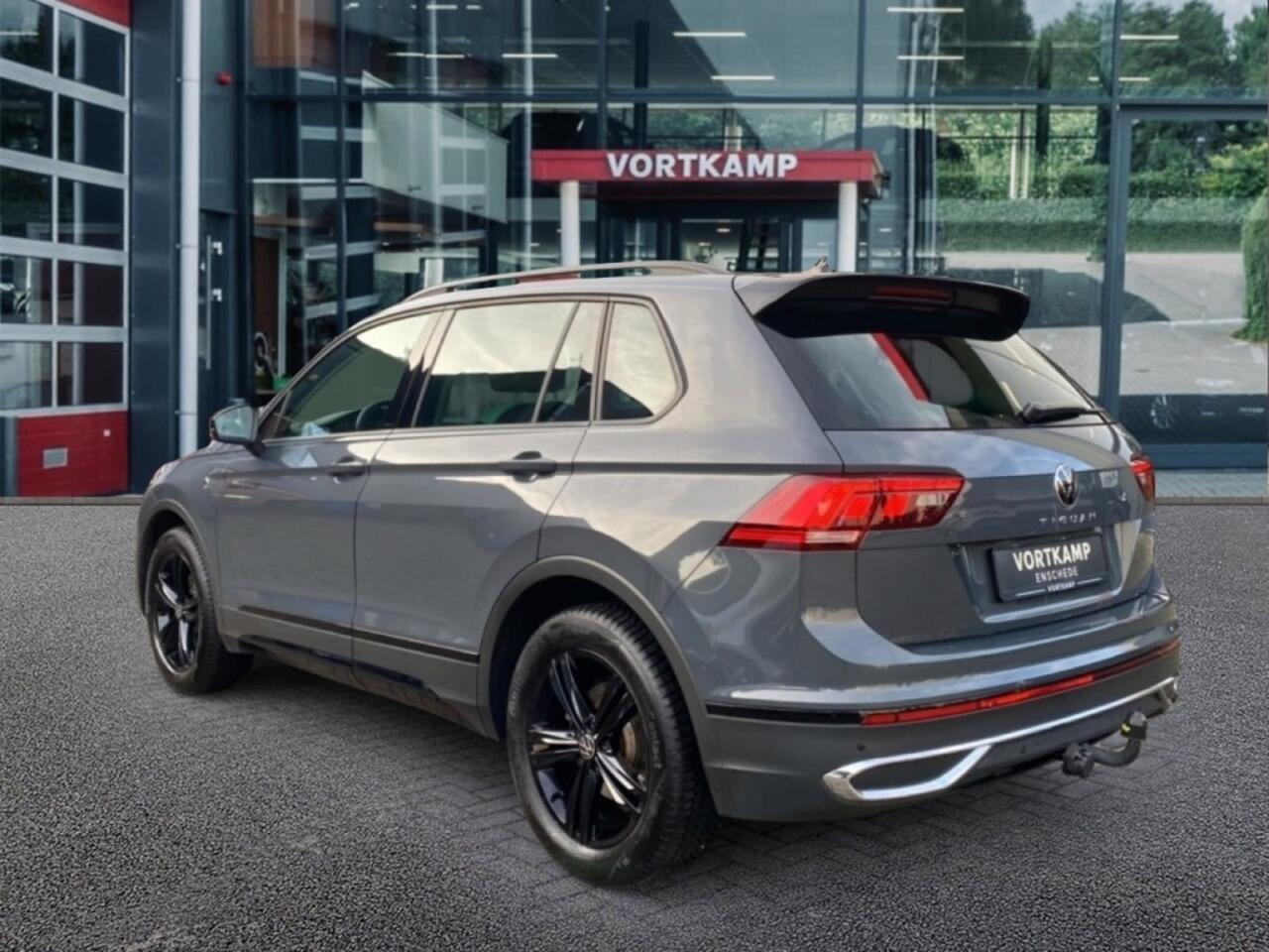 Volkswagen TIGUAN 1.5 TSI DSG Urban SPORT TREKHAAK/E-KLEP/ACC/NAVI/STOELVERW