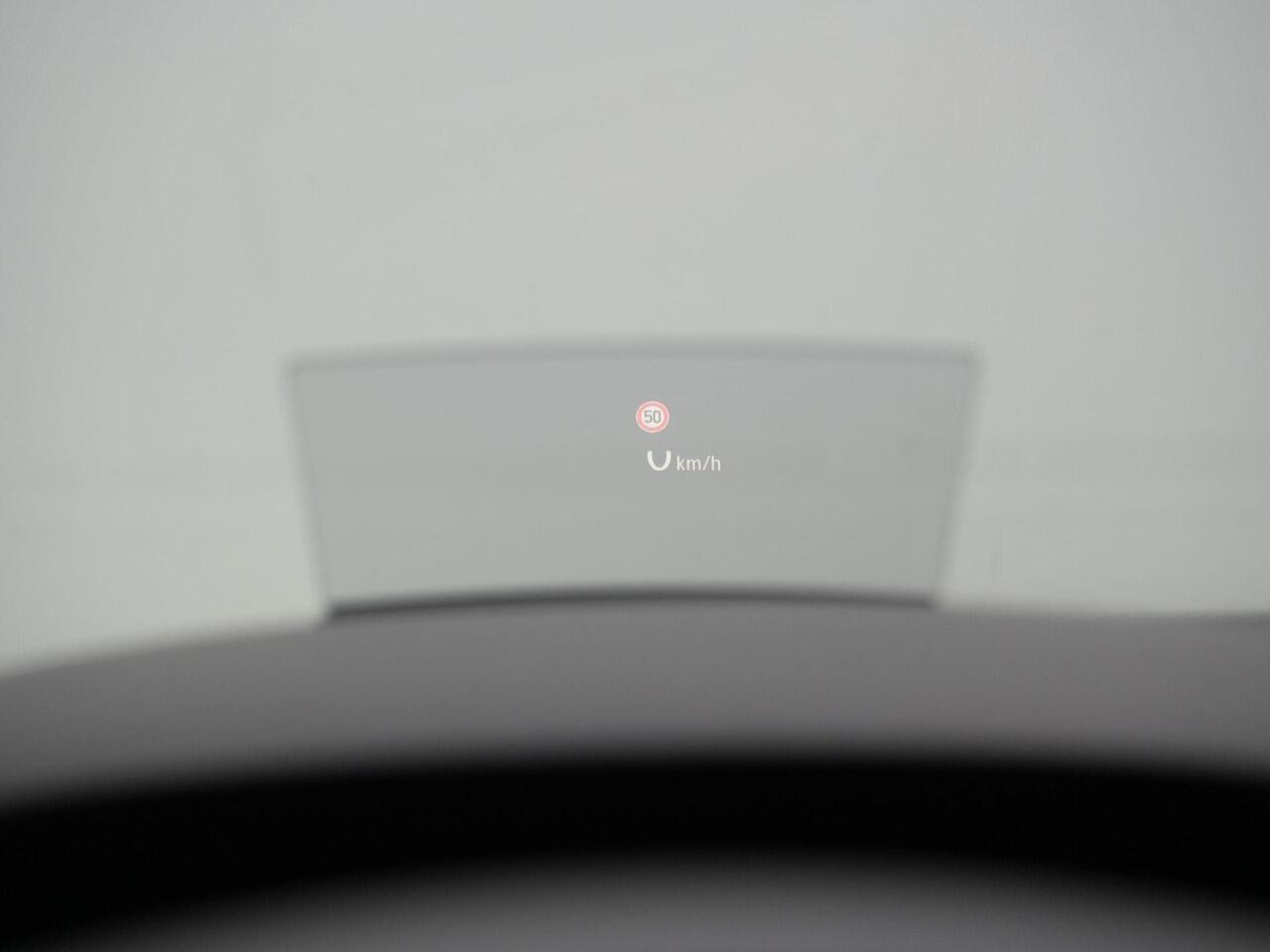 Volkswagen TIGUAN 1.4 TSI 245 pk eHybrid Active | Panoramadak | Discover Pro | Adaptief onderstel | IQ Light | Rondomzicht camera | Head-up display | Stuur-/stoelverwarming