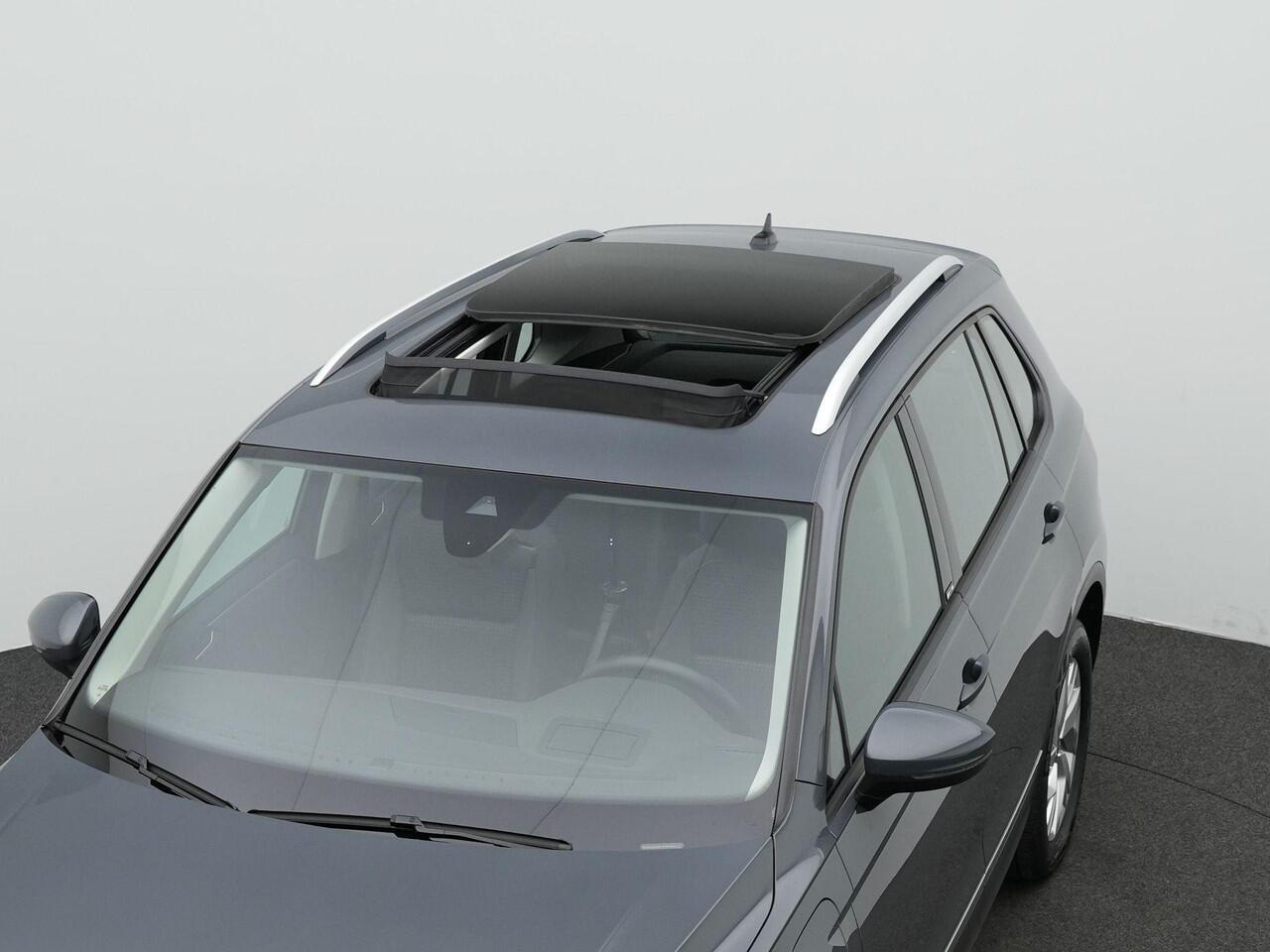 Volkswagen TIGUAN 1.4 TSI 245 pk eHybrid Active | Panoramadak | Discover Pro | Adaptief onderstel | IQ Light | Rondomzicht camera | Head-up display | Stuur-/stoelverwarming