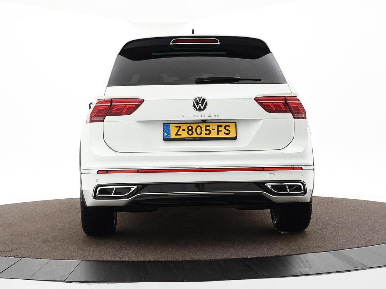 Volkswagen TIGUAN 1.5 TSI 150pk DSG R-Line Business+ · Panoramadak · Leder · Apple/Android Car Play · Dodehoeksensor · Elek. Achterklep · 360 Camera · Keyless · 19'' Inch ·