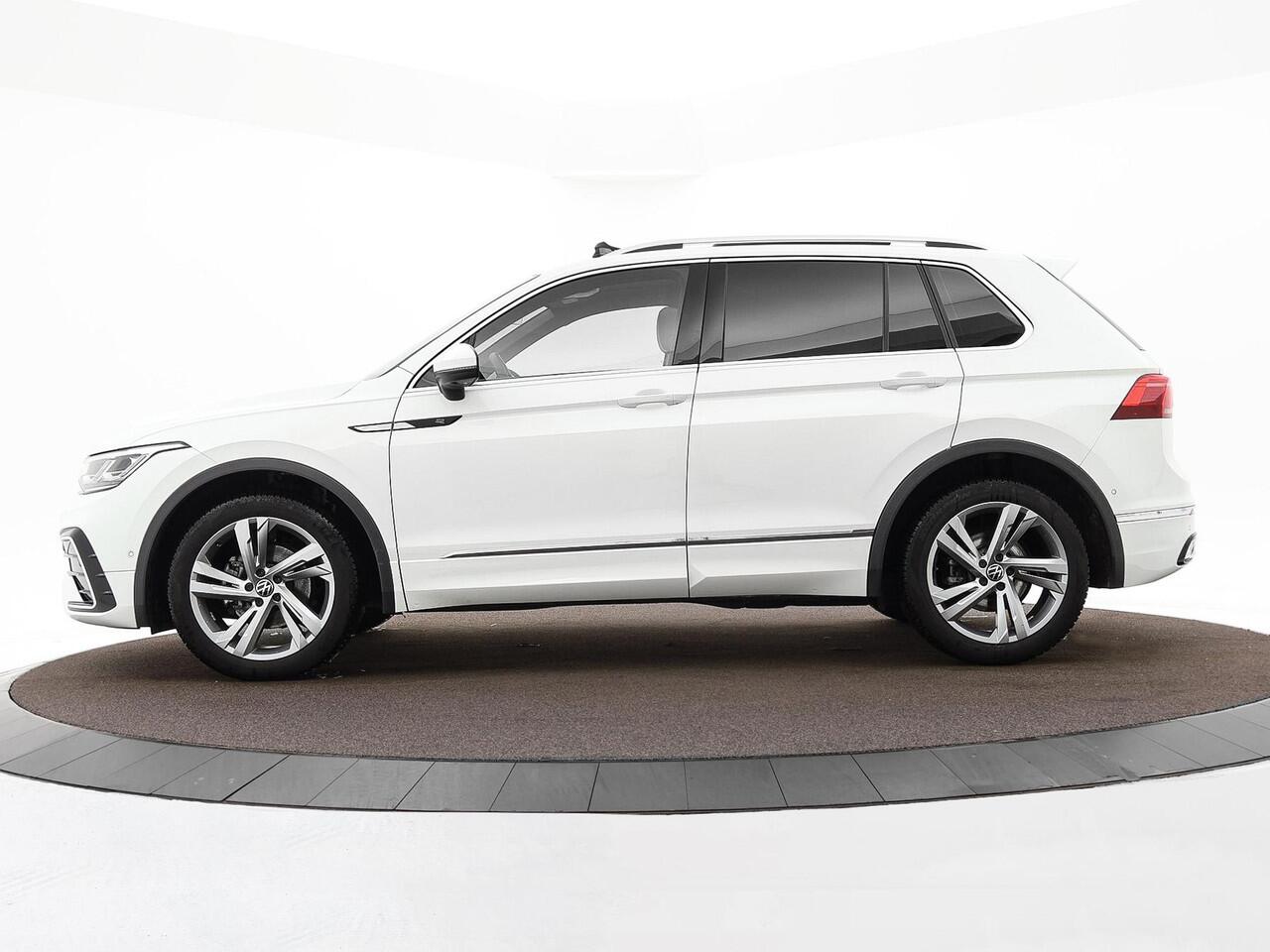 Volkswagen TIGUAN 1.5 TSI 150pk DSG R-Line Business+ · Panoramadak · Leder · Apple/Android Car Play · Dodehoeksensor · Elek. Achterklep · 360 Camera · Keyless · 19'' Inch ·