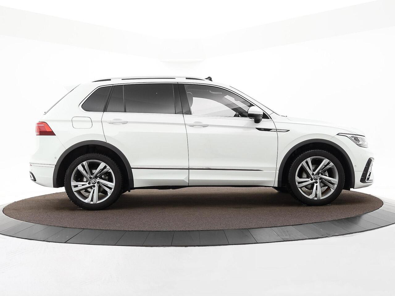 Volkswagen TIGUAN 1.5 TSI 150pk DSG R-Line Business+ · Panoramadak · Leder · Apple/Android Car Play · Dodehoeksensor · Elek. Achterklep · 360 Camera · Keyless · 19'' Inch ·