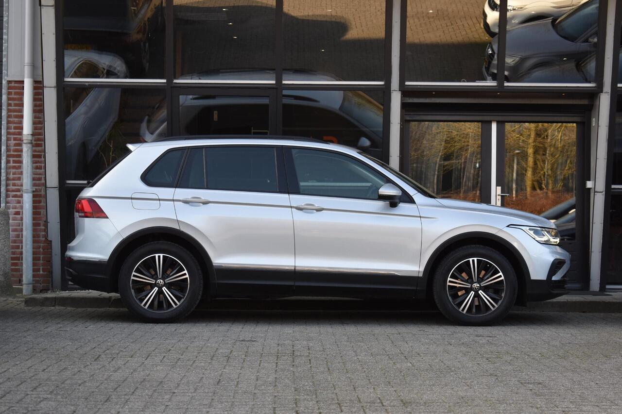 Volkswagen TIGUAN 1.5 TSI Life Business Camera ACC Keyless IQ.LIGHT