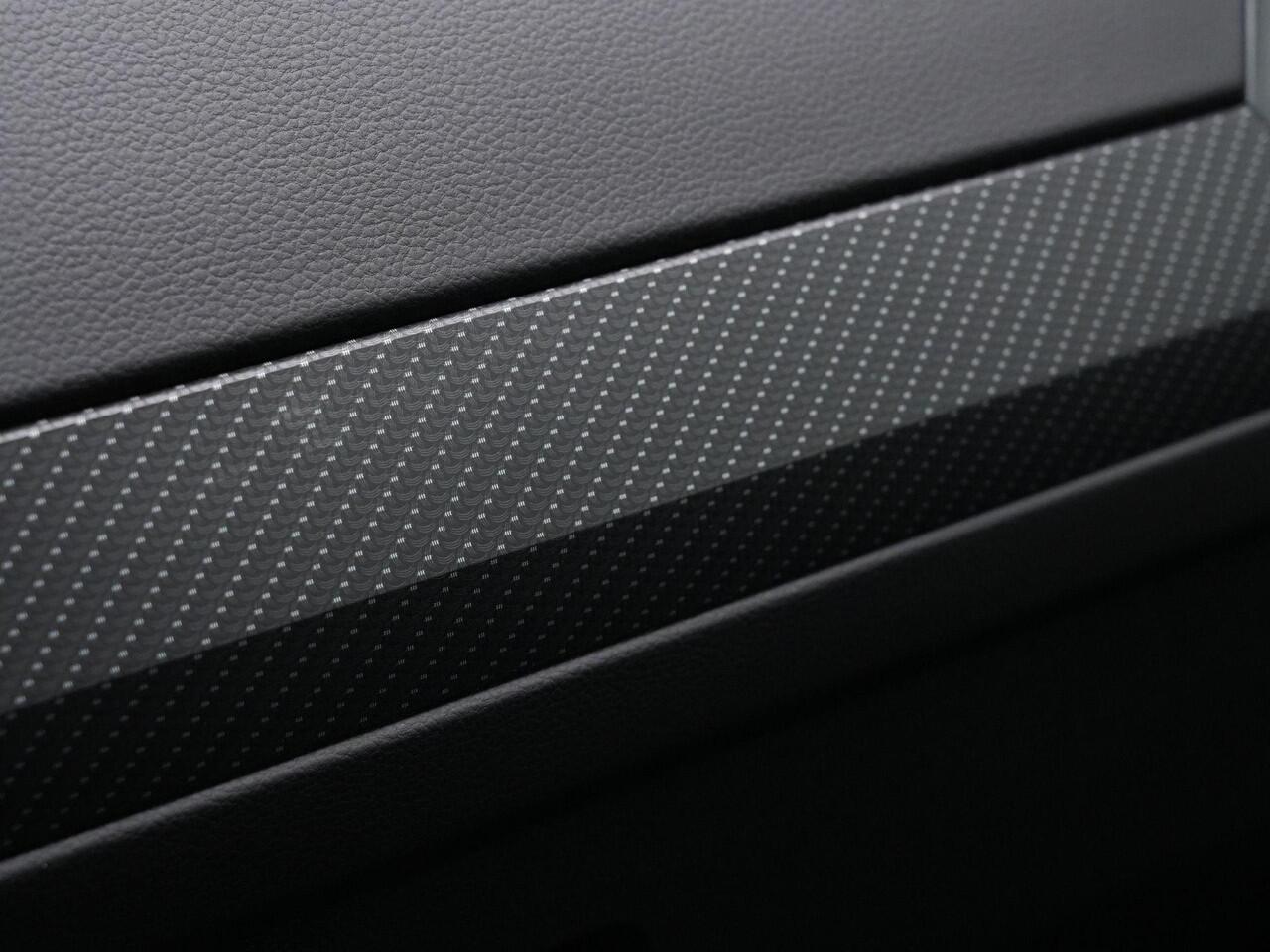 Volkswagen TIGUAN 1.4 TSI eHybrid 245 pk R-Line | Navigatie Discover Pro | Leder | Geheugenstoelen | Adaptief onderstel | 360 camera | IQ Light