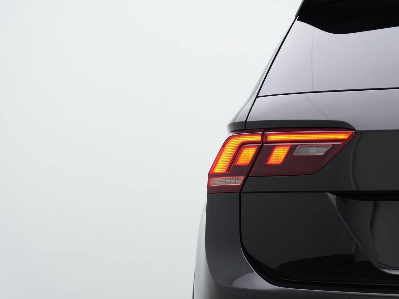 Volkswagen TIGUAN 1.4 TSI eHybrid 245 pk R-Line | Navigatie Discover Pro | Leder | Geheugenstoelen | Adaptief onderstel | 360 camera | IQ Light