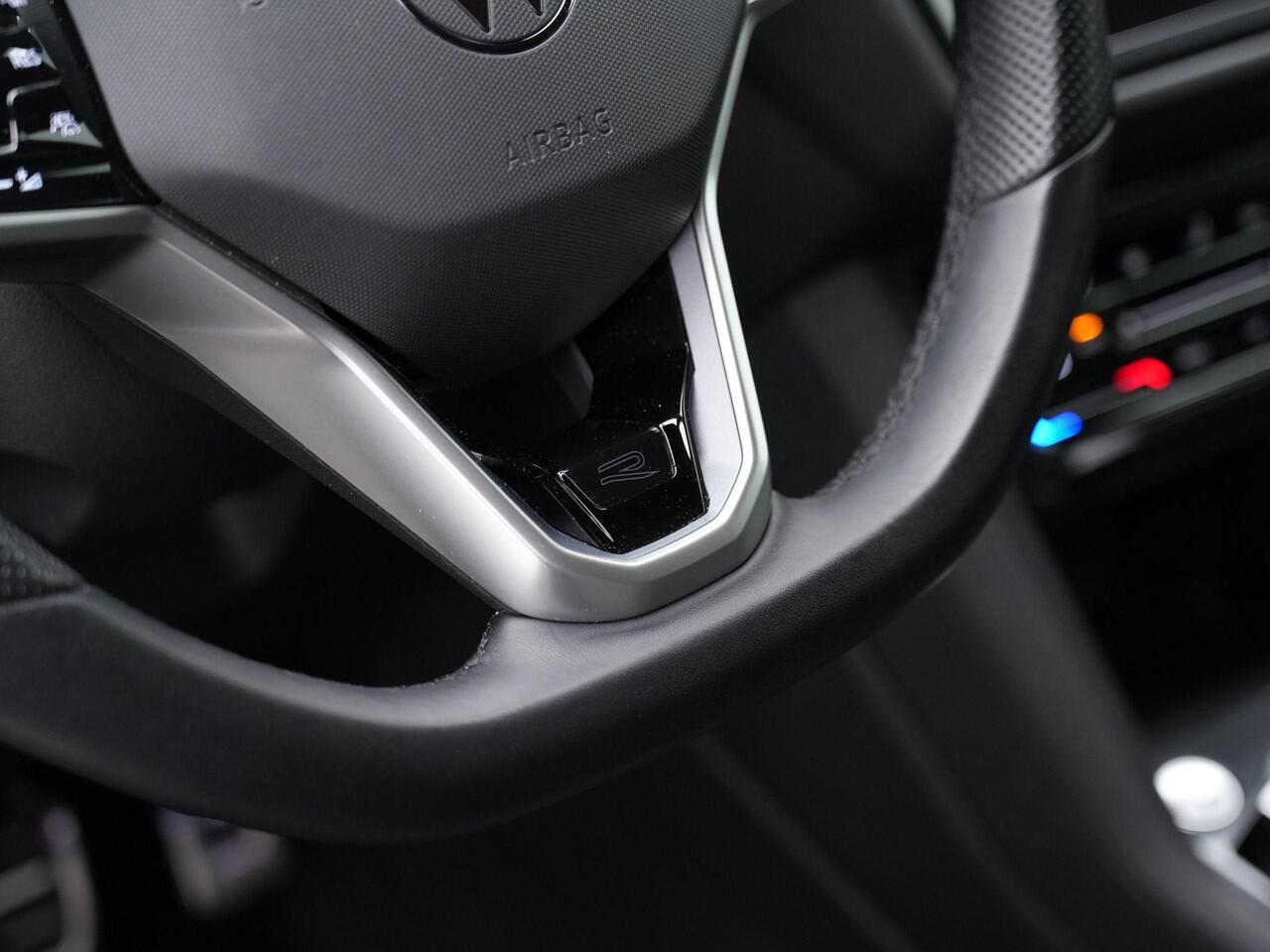 Volkswagen TIGUAN 1.4 TSI eHybrid 245 pk R-Line | Navigatie Discover Pro | Leder | Geheugenstoelen | Adaptief onderstel | 360 camera | IQ Light