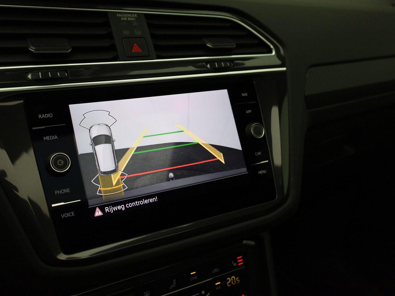 Volkswagen TIGUAN 1.5TSI/150PK R-Line Business DSG · Panoramadak · Camera + Parkeersensoren · Trekhaak