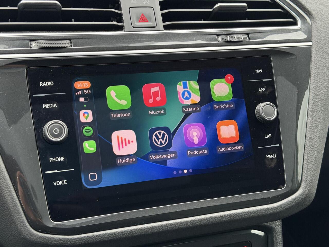 Volkswagen TIGUAN 1.4 TSI eHybrid Life Automaat / Wegklapbare Trekhaak 1.800 Kg / Dealer Onderhouden / Panoramadak / Camera / Navigatie / ACC / Travel Assist / Dodehoek Detectie / Stoel & Stuurwielverwarming /