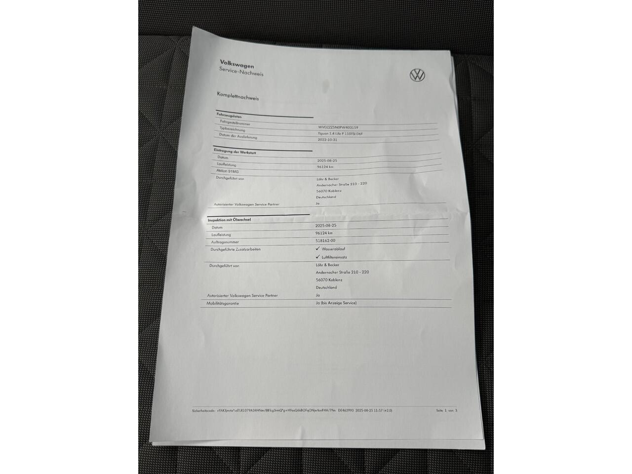 Volkswagen TIGUAN 1.4 TSI eHybrid Life Automaat / Wegklapbare Trekhaak 1.800 Kg / Dealer Onderhouden / Panoramadak / Camera / Navigatie / ACC / Travel Assist / Dodehoek Detectie / Stoel & Stuurwielverwarming /