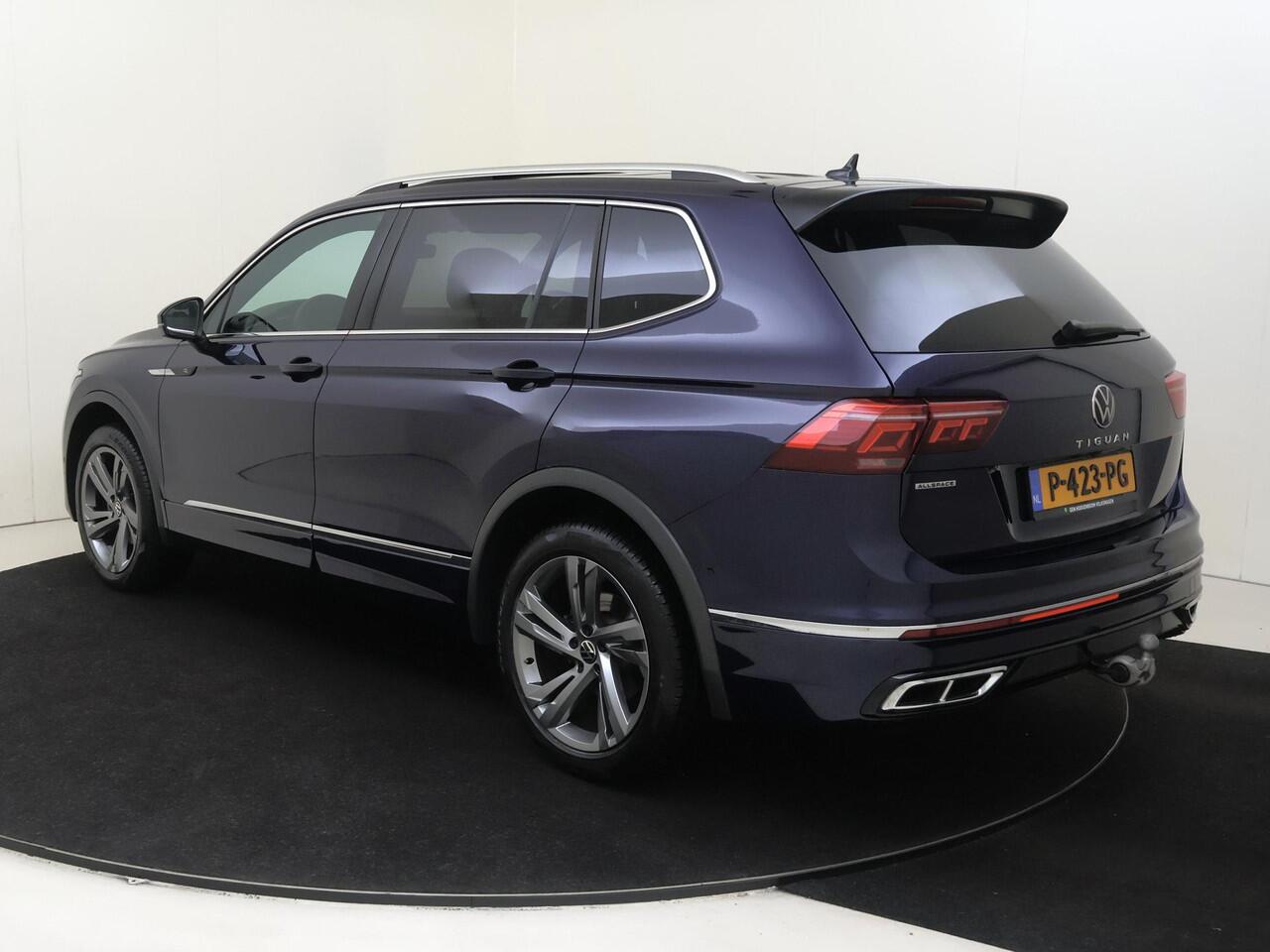 Volkswagen TIGUAN Allspace 1.5 TSI R-Line Business+ | Panoramadak | Trekhaak | LED matrix verlichting | 3-zone airco | Dodehoek detectie | Keyless | Adaptieve cruise control |