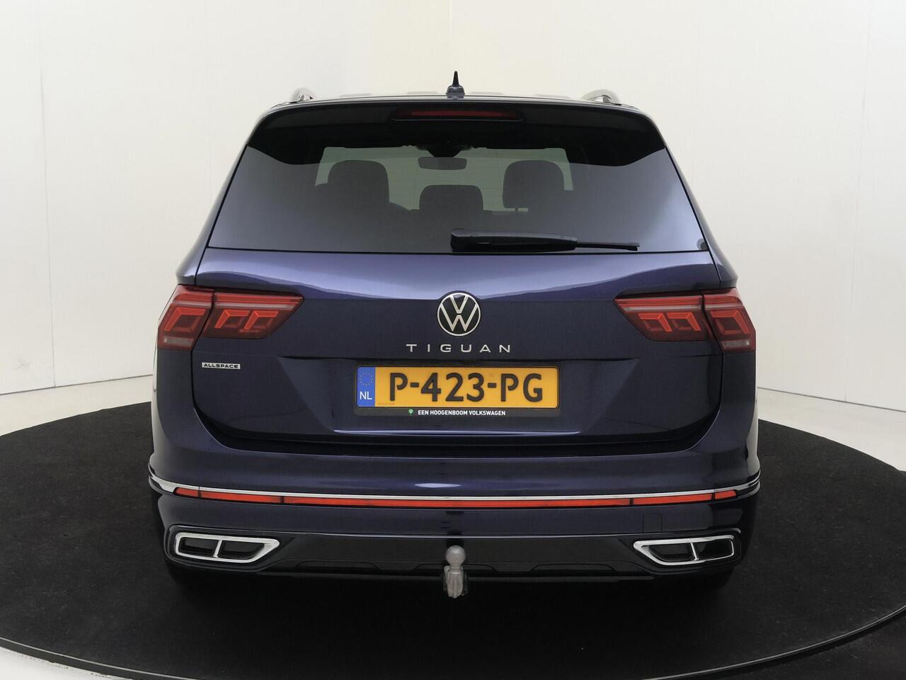 Volkswagen TIGUAN Allspace 1.5 TSI R-Line Business+ | Panoramadak | Trekhaak | LED matrix verlichting | 3-zone airco | Dodehoek detectie | Keyless | Adaptieve cruise control |