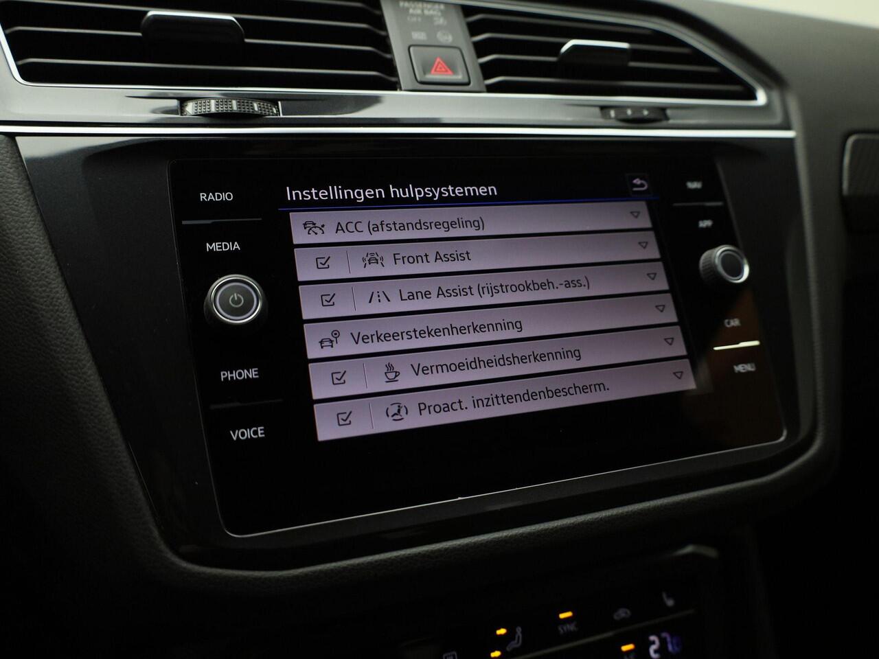 Volkswagen TIGUAN 1.5TSI/150PK DSG R-Line Black Style Navigatie · Apple Carplay/Android Auto · Camera + Parkeersensoren · Garantie t/m 17-02-2026 of 80000km.