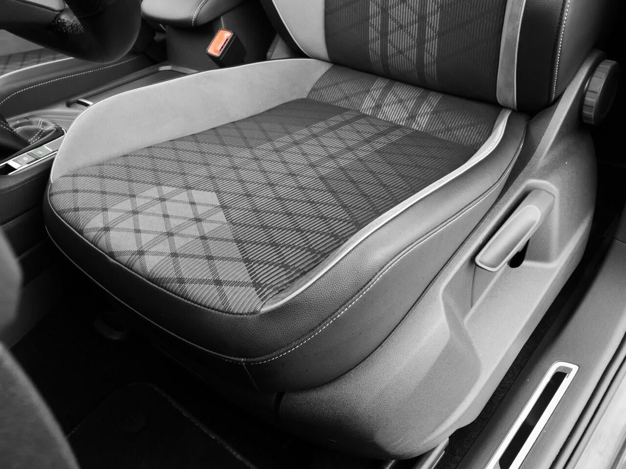 Volkswagen TIGUAN 1.4 TSI 245pk DGS eHybrid R-Line Business+ · Camera · Wegklapbare Trekhaak · Apple/Android Car Play · Navigatie · Stoelverwarming · 19'' Inch ·