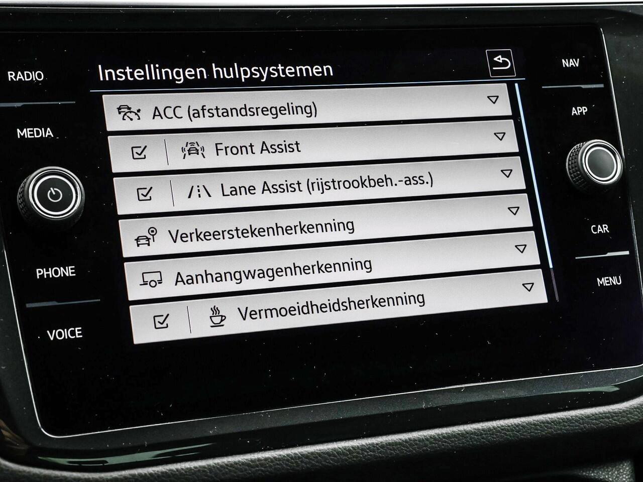 Volkswagen TIGUAN 1.4 TSI 245pk DGS eHybrid R-Line Business+ · Camera · Wegklapbare Trekhaak · Apple/Android Car Play · Navigatie · Stoelverwarming · 19'' Inch ·