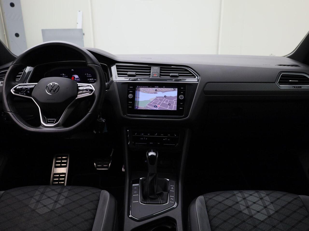 Volkswagen TIGUAN 1.5TSI/150PK R-Line DSG · Panoramadak · Apple/Android Car Play · Camera · Stoel -& Stuurverwarming