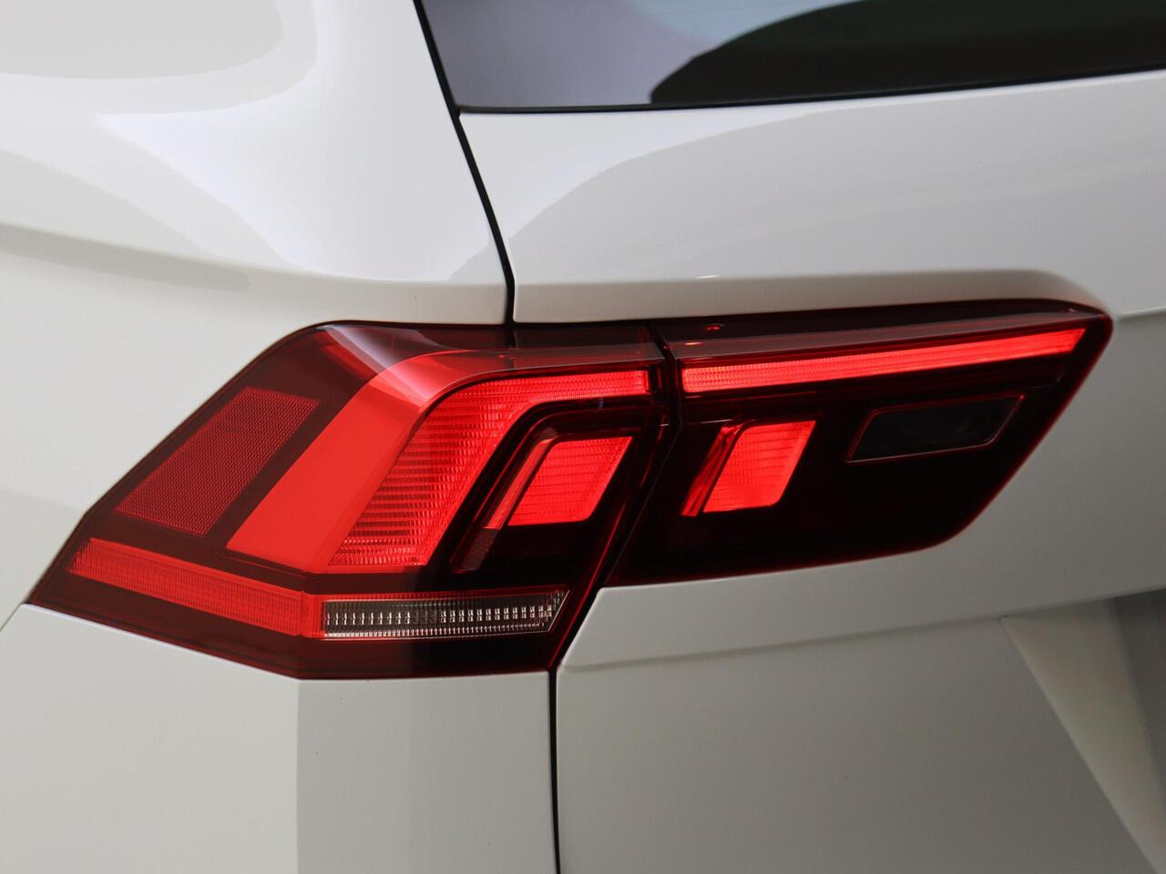 Volkswagen TIGUAN 1.4 TSI eHybrid R-Line Business | SoH 86% | 360 camera | Adaptieve cruise control | 3-zone airco | Dodehoek detectie | Keyless | Digital cockpit |