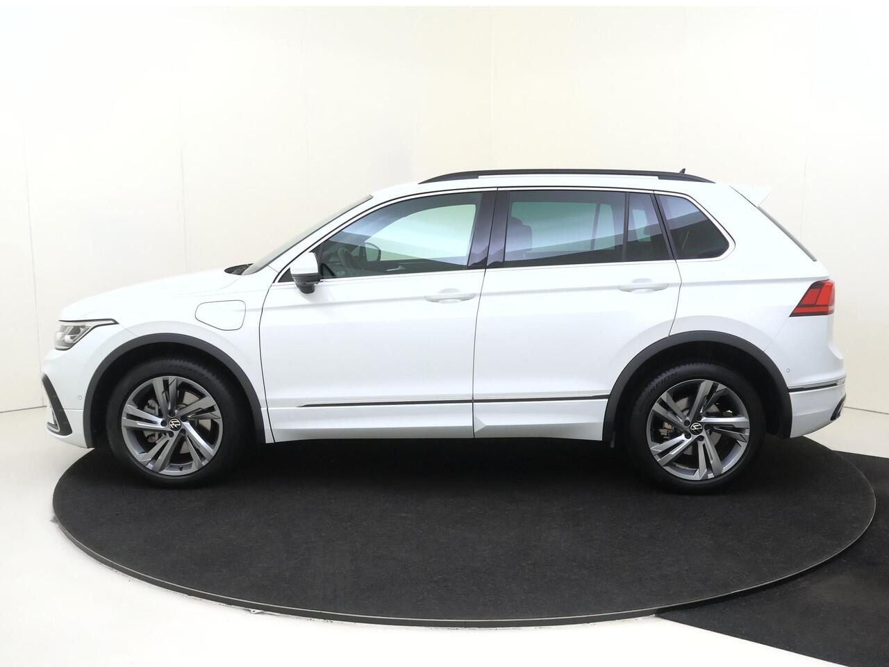 Volkswagen TIGUAN 1.4 TSI eHybrid R-Line Business | SoH 86% | 360 camera | Adaptieve cruise control | 3-zone airco | Dodehoek detectie | Keyless | Digital cockpit |