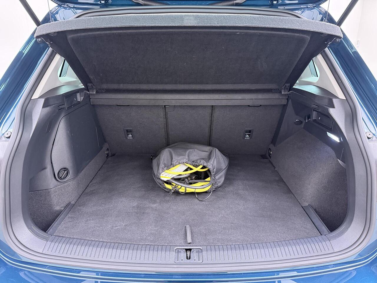 Volkswagen TIGUAN 1.4 TSI eHybrid PHEV VAN ¤32.900,- NU VOOR SLECHTS ¤29.877,- Uw LENTEVOORDEEL ¤3.023,- |ADAPTIVE CRUISE CONTROL| PANO| STOEL + STUURVERWARMING| 360 CAMERA| PARKEER ASSISTENT| RIJKLAARPRIJS INCL. 12 MND BOVAG GARANTIE