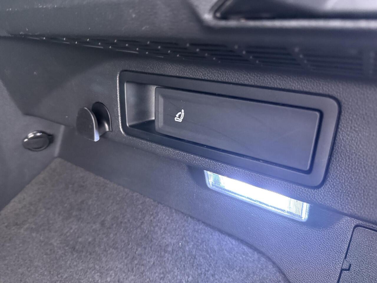 Volkswagen TIGUAN 1.4 TSI eHybrid PHEV VAN ¤32.900,- NU VOOR SLECHTS ¤29.877,- Uw LENTEVOORDEEL ¤3.023,- |ADAPTIVE CRUISE CONTROL| PANO| STOEL + STUURVERWARMING| 360 CAMERA| PARKEER ASSISTENT| RIJKLAARPRIJS INCL. 12 MND BOVAG GARANTIE