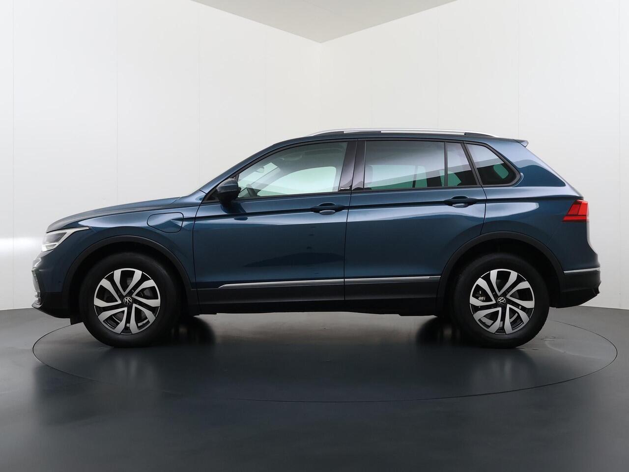 Volkswagen TIGUAN 1.4 TSI eHybrid PHEV VAN ¤32.900,- NU VOOR SLECHTS ¤29.877,- Uw LENTEVOORDEEL ¤3.023,- |ADAPTIVE CRUISE CONTROL| PANO| STOEL + STUURVERWARMING| 360 CAMERA| PARKEER ASSISTENT| RIJKLAARPRIJS INCL. 12 MND BOVAG GARANTIE
