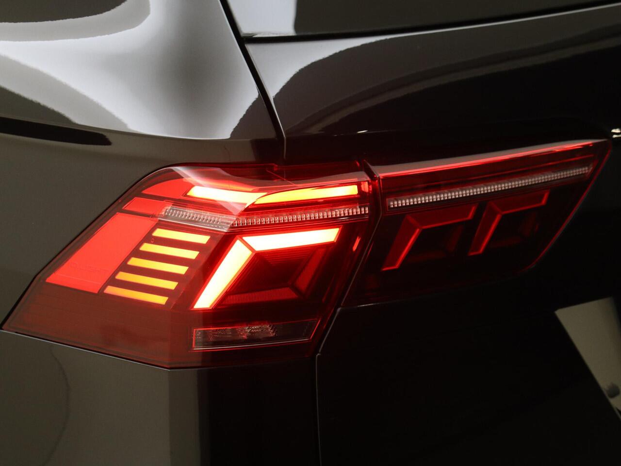 Volkswagen TIGUAN 1.4 TSI eHybrid R-Line Business | SoH 89% | Panoramadak | Trekhaak | Lederen bekleding | 360 camera | Keyless | Parkeerassistent | Stoel- en stuurwielverwarming | Navigatie |