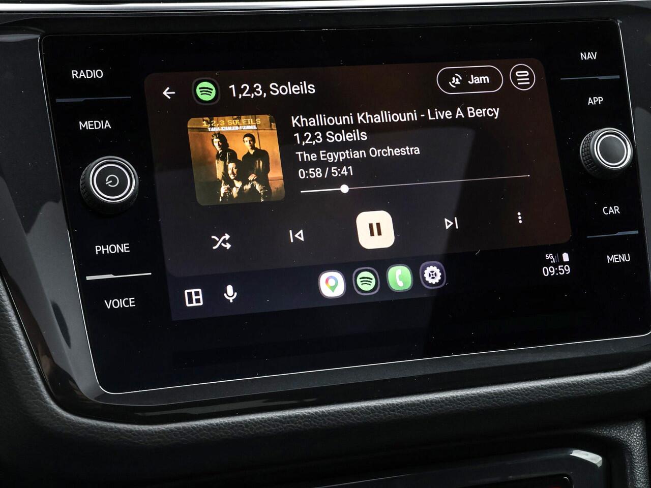 Volkswagen TIGUAN 1.4 TSI 245pk DSG eHybrid R-Line Business · SOH 92,8% · Panoramadak · Leder · 360 Camera · Inklap. Trekhaak · Matrix LED · Side Assist · Keyless · Stuur- & Stoelverwarming ·