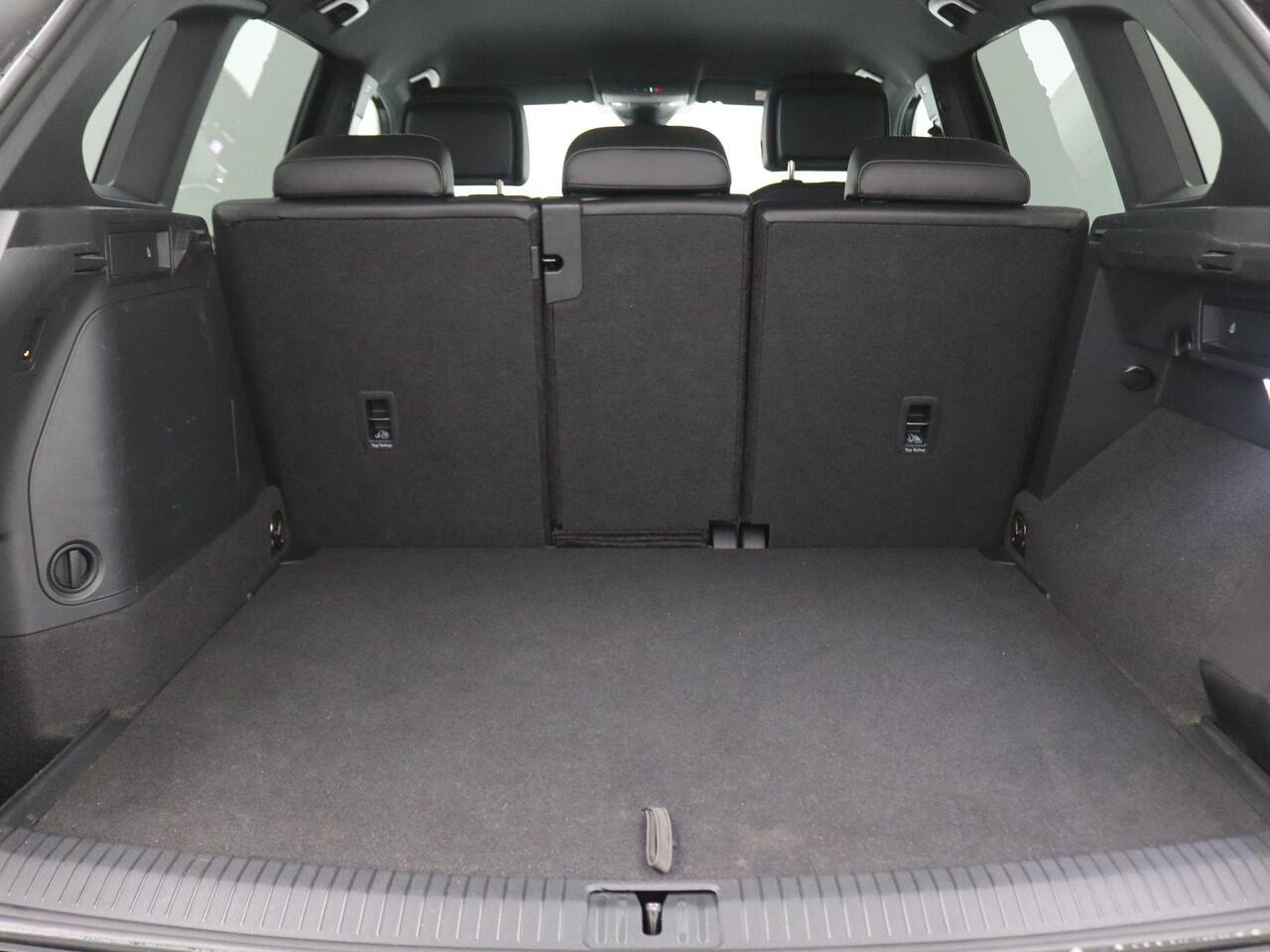 Volkswagen TIGUAN 1.4 TSI eHybrid R-Line Business+ 245PK DSG SOH 91%, Trekhaak, Black Style, 19" LM Velgen, Keyless, Stoel-Stuurverwarming