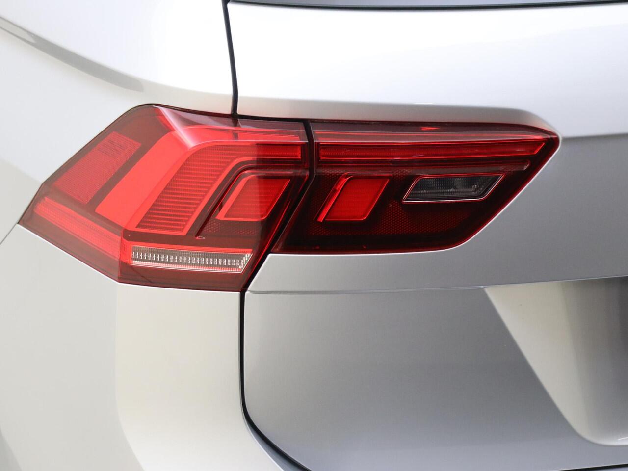 Volkswagen TIGUAN 1.4 TSI eHybrid Life | SoH 89% | Achteruitrijcamera | Adaptieve cruise control | Digital cockpit Pro | Stoel- en stuurwielverwarming | CarPlay | 3-zone airco |