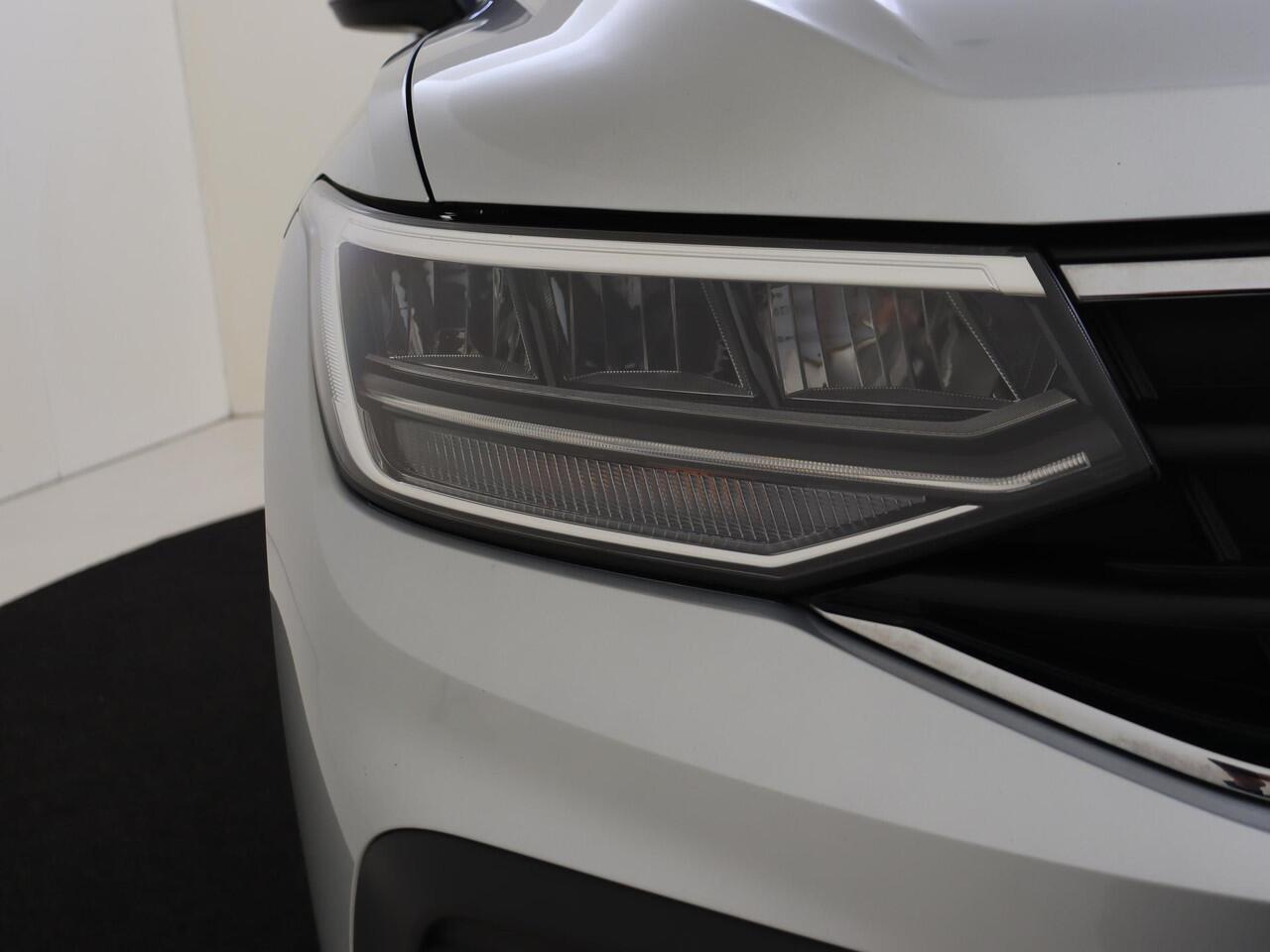 Volkswagen TIGUAN 1.4 TSI eHybrid Life | SoH 89% | Achteruitrijcamera | Adaptieve cruise control | Digital cockpit Pro | Stoel- en stuurwielverwarming | CarPlay | 3-zone airco |