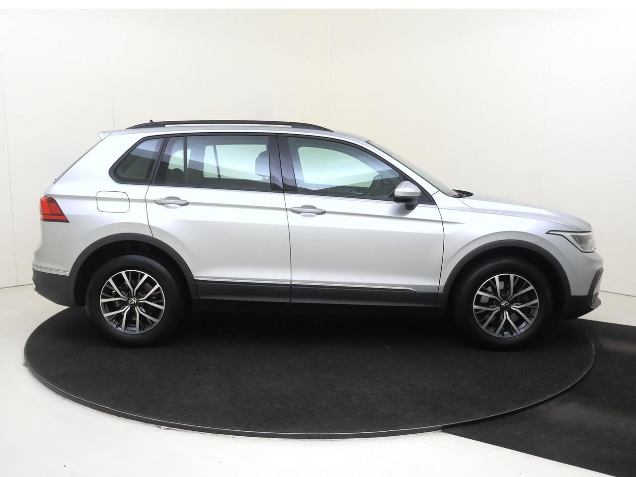 Volkswagen TIGUAN 1.4 TSI eHybrid Life | SoH 89% | Achteruitrijcamera | Adaptieve cruise control | Digital cockpit Pro | Stoel- en stuurwielverwarming | CarPlay | 3-zone airco |