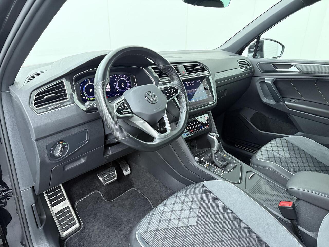 Volkswagen TIGUAN 1.4 TSI eHybrid R-Line Business+ | 245 PK | SoH 94% | Matrix LED koplampen (IQ.Light) | Achterklep easy open & close | 19" LM velgen | Achteruitrijcamera |