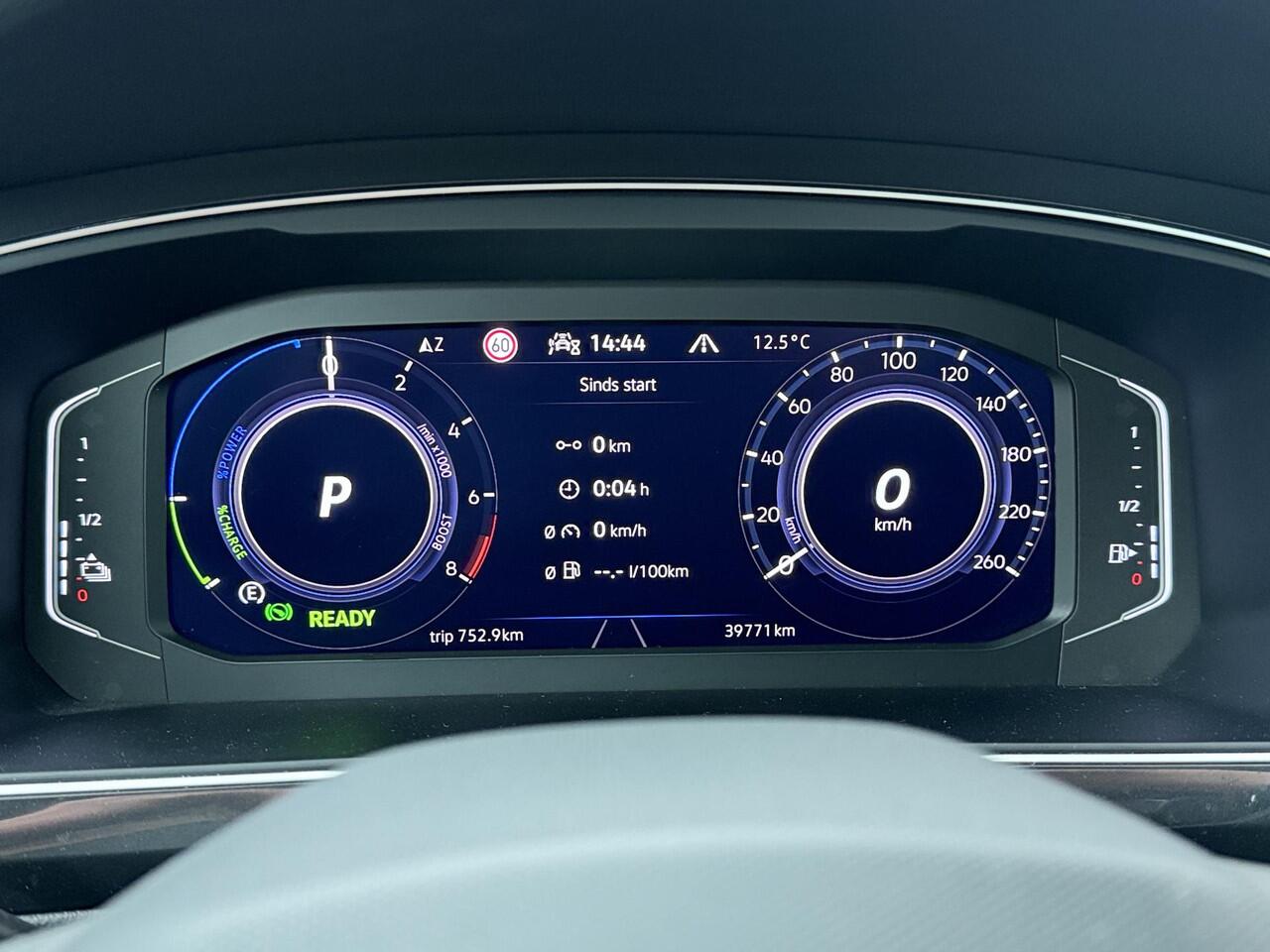 Volkswagen TIGUAN 1.4 TSI eHybrid R-Line Business+ | 245 PK | SoH 94% | Matrix LED koplampen (IQ.Light) | Achterklep easy open & close | 19" LM velgen | Achteruitrijcamera |