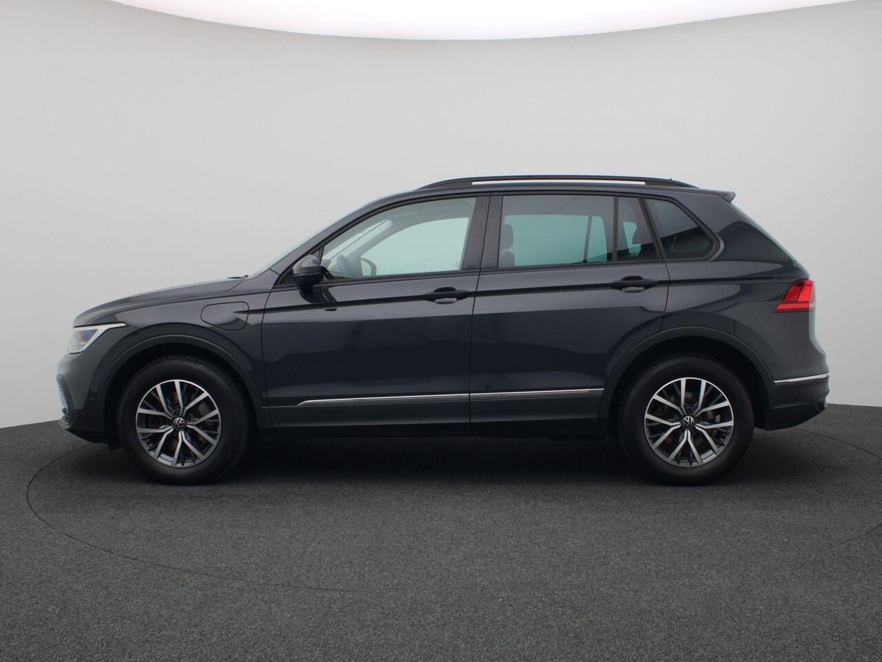 Volkswagen TIGUAN 1.4 Life Business eHybrid 245PK DSG keyless, head-up, led koplampen, achteruitrijcamera, elektrische achterklep, side assist, keyless, stuur-stoelverwarming, alarm, 17" lichtmetaal