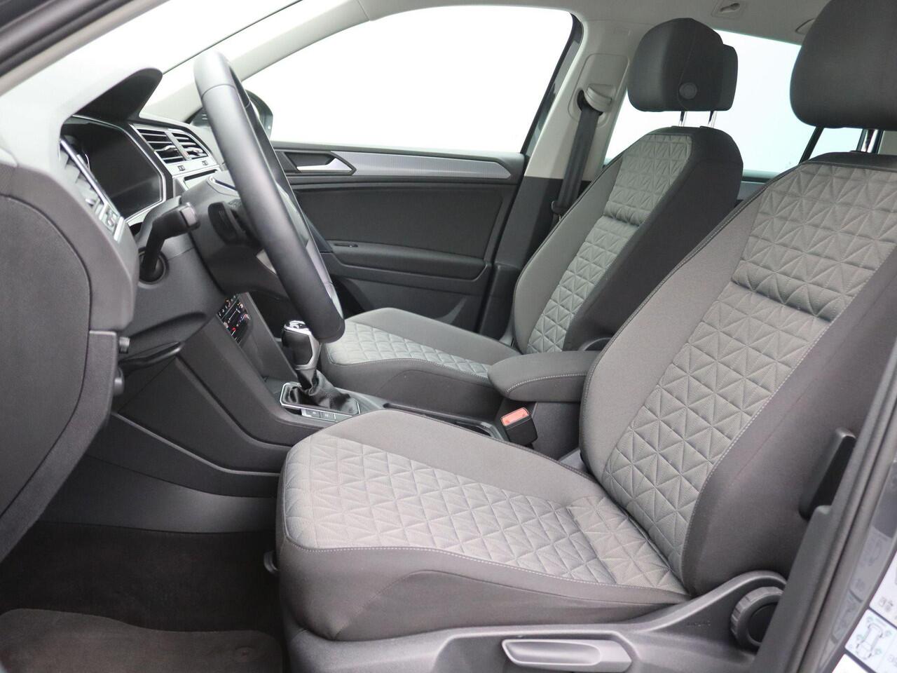 Volkswagen TIGUAN 1.4 Life Business eHybrid 245PK DSG keyless, head-up, led koplampen, achteruitrijcamera, elektrische achterklep, side assist, keyless, stuur-stoelverwarming, alarm, 17" lichtmetaal