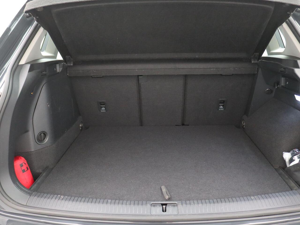 Volkswagen TIGUAN 1.4 TSI Life e-hybrid 245PK DSG full led, trekhaak, alarm, keyless, elek. bedienbare achterklep, 17" lichtmetaal