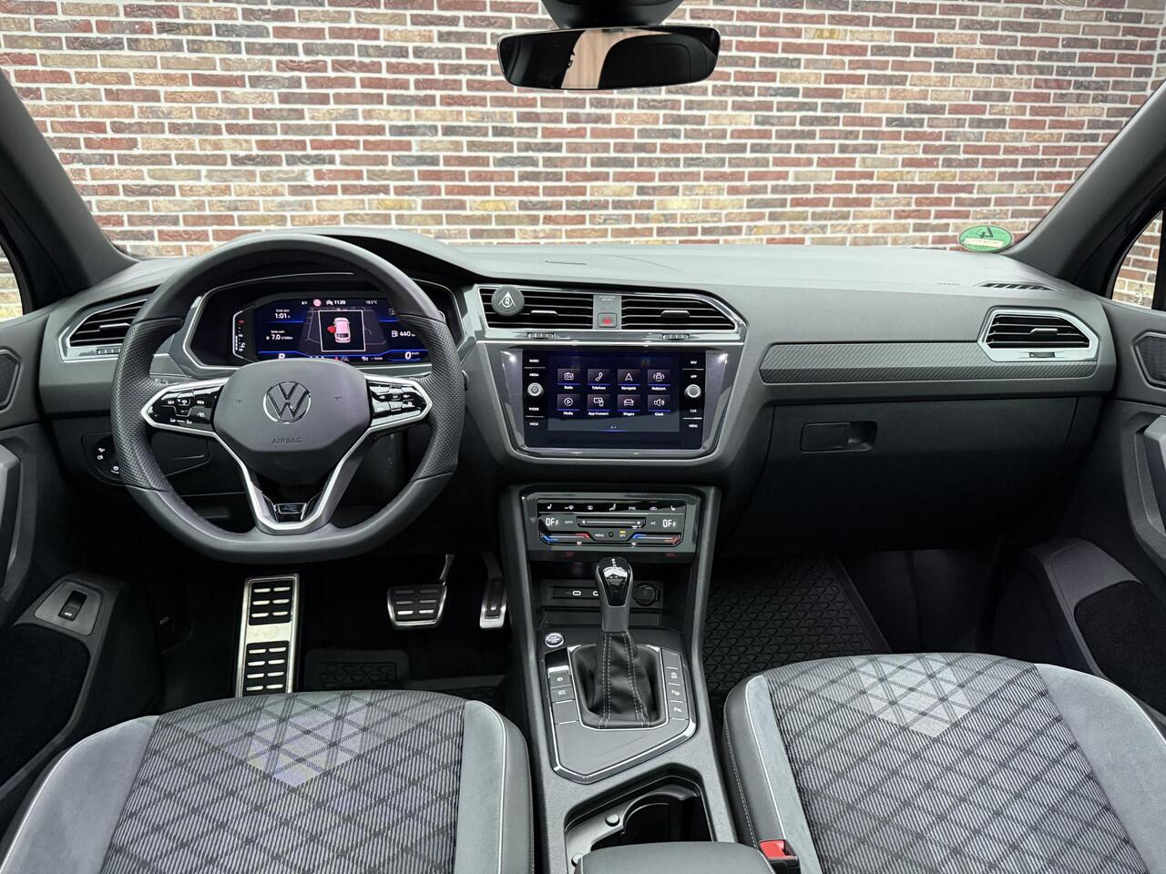 Volkswagen TIGUAN 1.5 TSI R-Line DAK SFEER TREKHAAK KEYLESS CAMERA