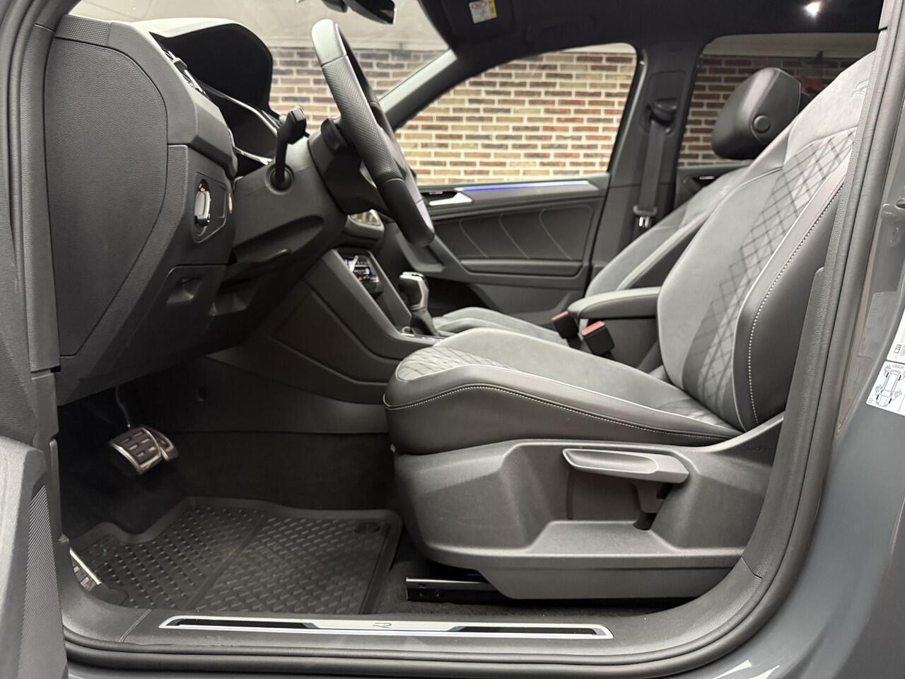 Volkswagen TIGUAN 1.5 TSI R-Line DAK SFEER TREKHAAK KEYLESS CAMERA